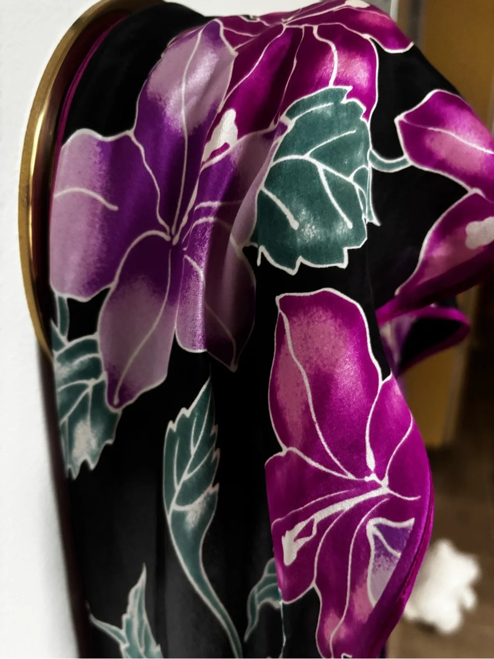 VTG Oscar de la Renta silk twill scarf. purple and magenta floral pattern